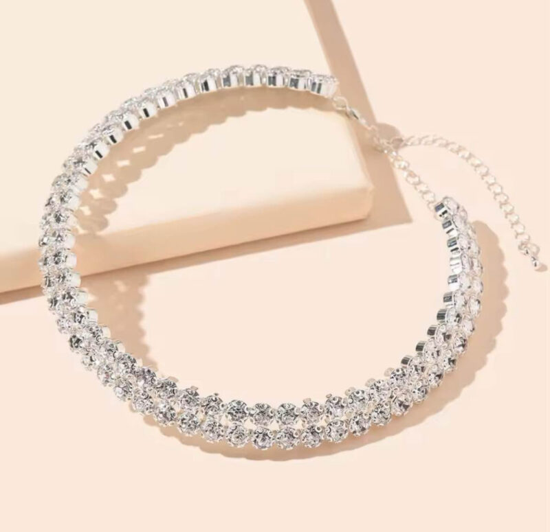 Luxurious Eye-Catching Necklace - Image 3