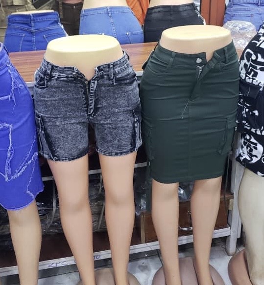 Ladies Denim Knee Length Stretch Jean Shorts - Image 2