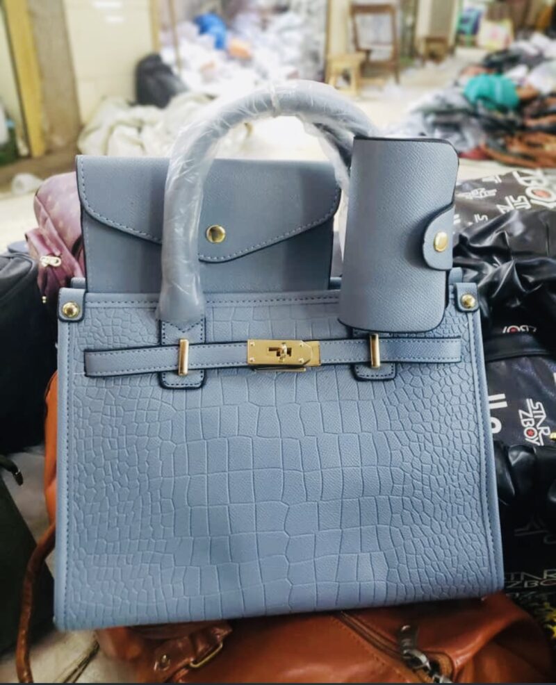 Classic Fashionable Ladies Handbag 👜 - Image 2