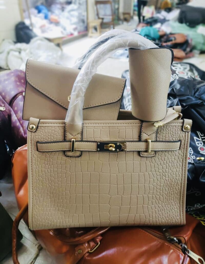 Classic Fashionable Ladies Handbag 👜