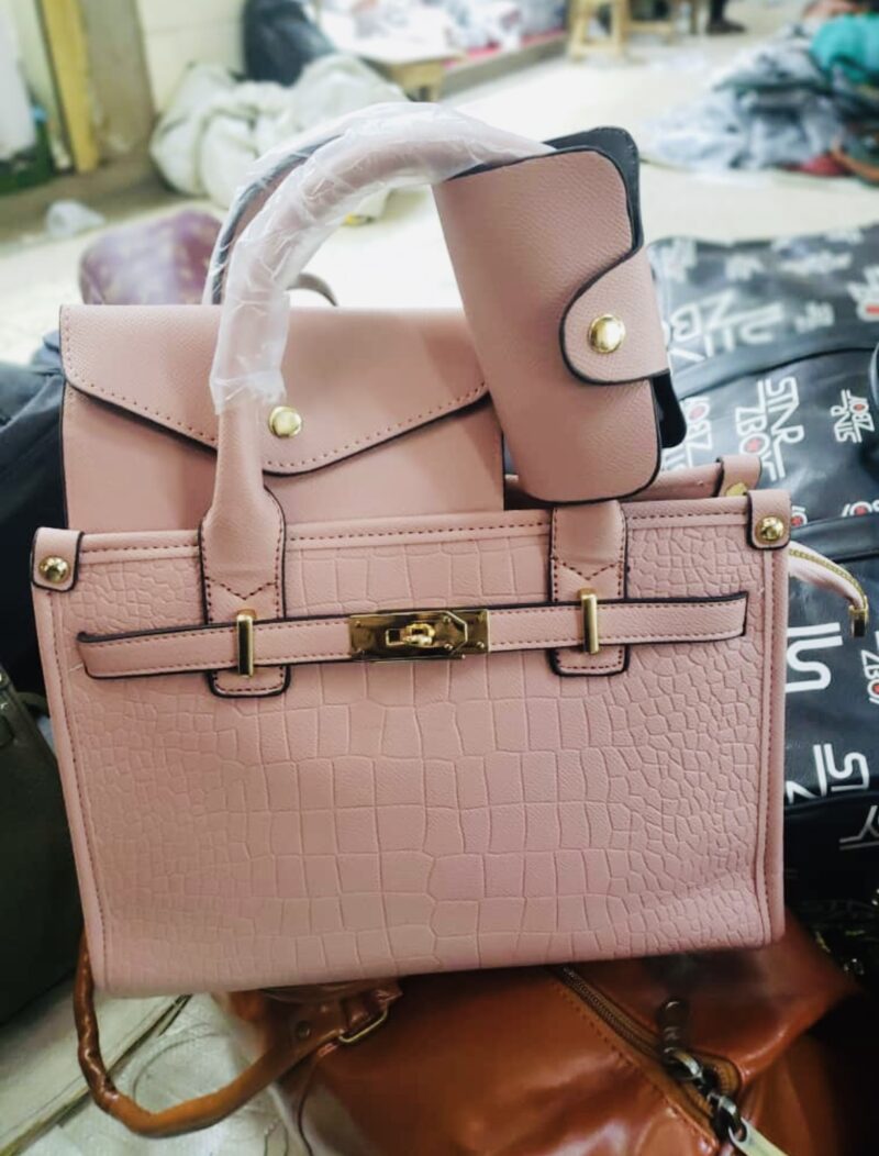 Classic Fashionable Ladies Handbag 👜 - Image 3