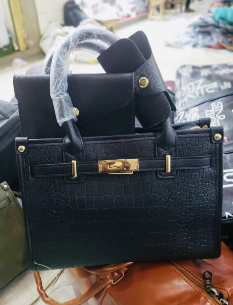Classic Fashionable Ladies Handbag 👜 - Image 4