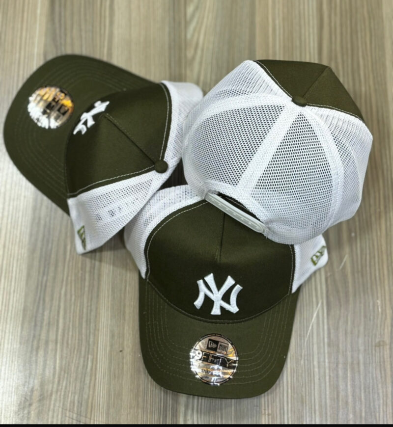 New York Yankees League Essential 9FIFTY A-Frame Trucker Adjustable Cap